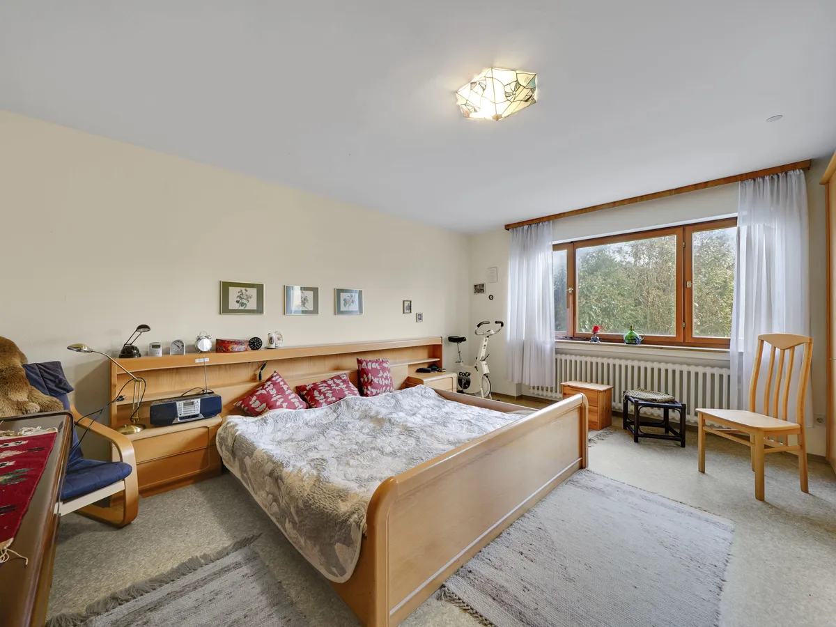 Schlafzimmer UG mit Gartenblick