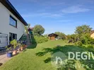 Garten seitlich mit Gartenhaus