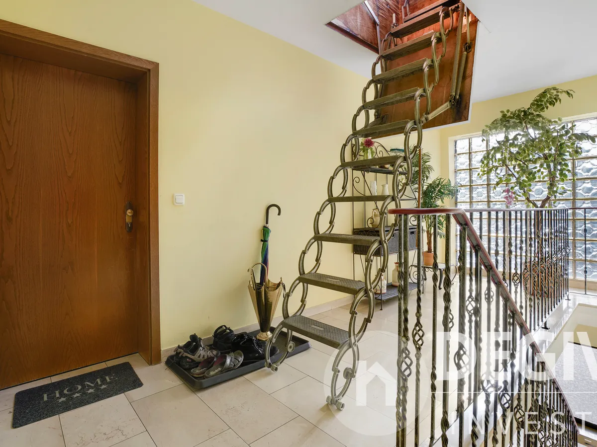 Zugtreppe zum Dachgarten