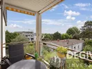 Zweiter Balkon mit Sitzgelegenheit
