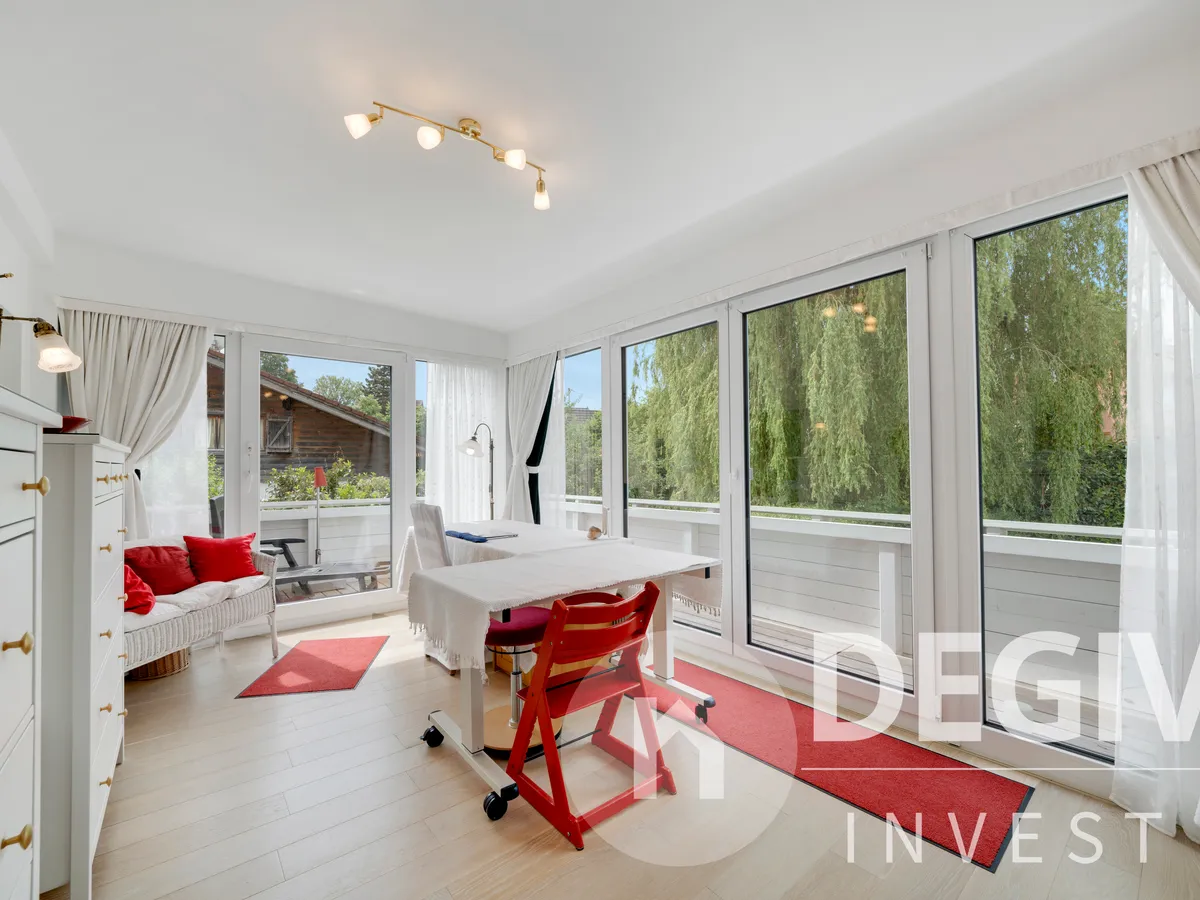 Wohnraum / Wintergarten OG mit Balkon auf 2 Seiten