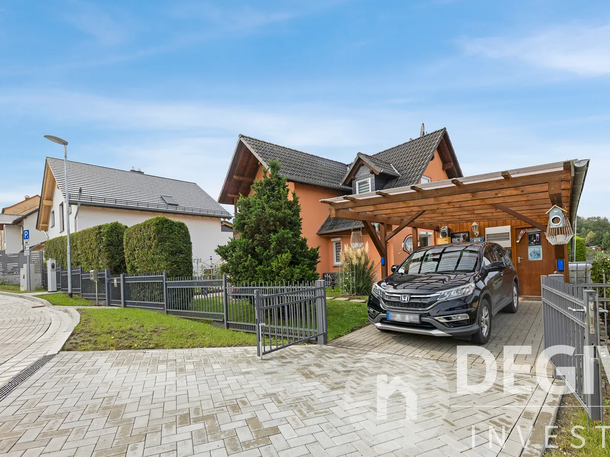Grundstück mit Carport