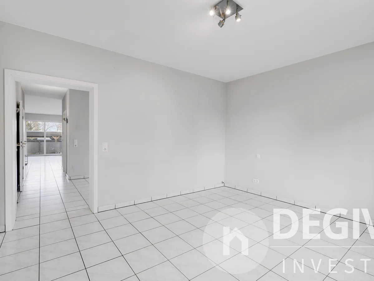 Zimmer – Helle Räumlichkeit mit Tageslicht