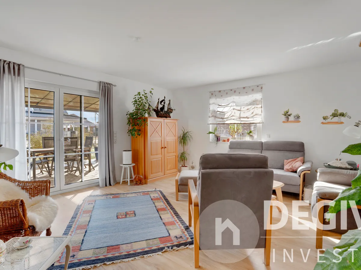 Wohnzimmer mit Blick zur Terrasse