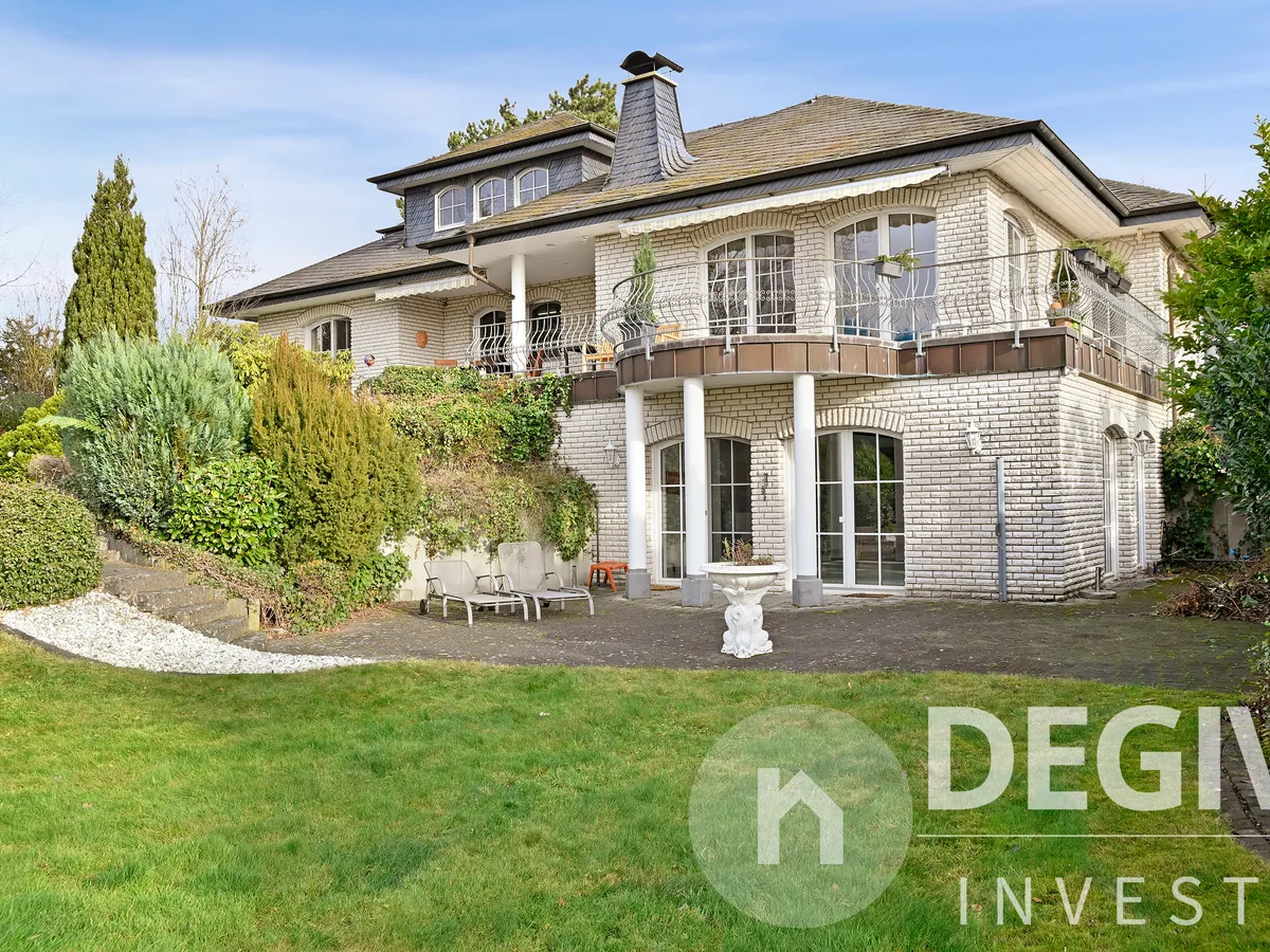 Rückwärtige Front mit Garten