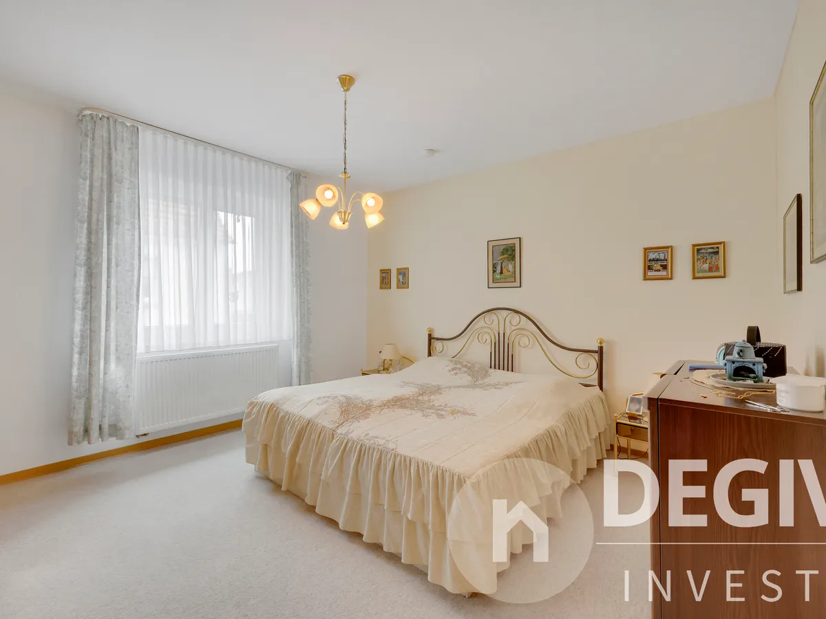 Hauptschlafzimmer mit Doppelbett