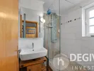 Badezimmer mit Dusche
