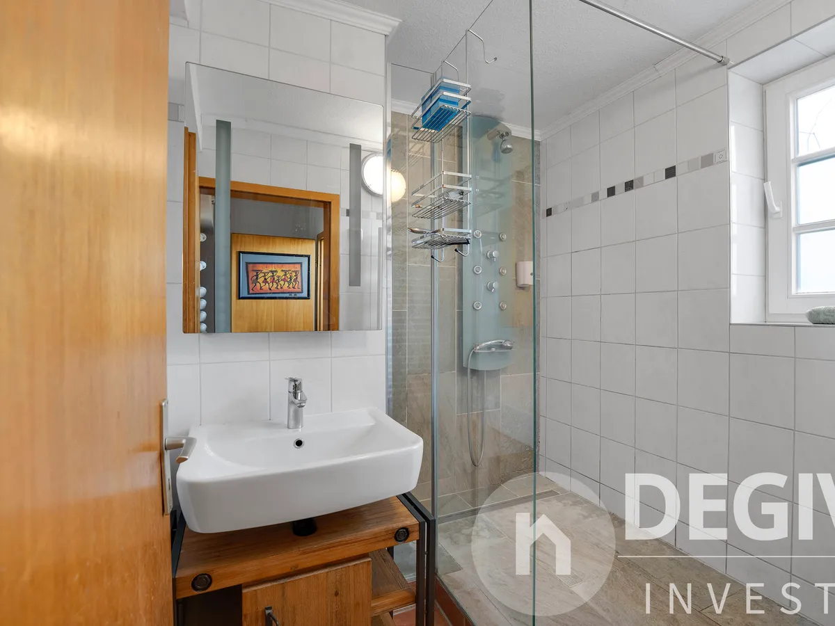 Badezimmer mit Dusche