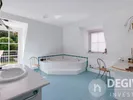 Großes Badezimmer