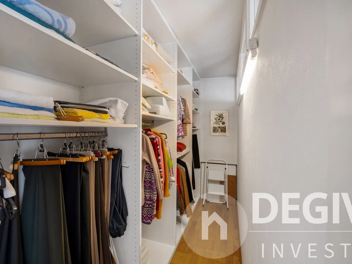 Begehbarer Kleiderschrank