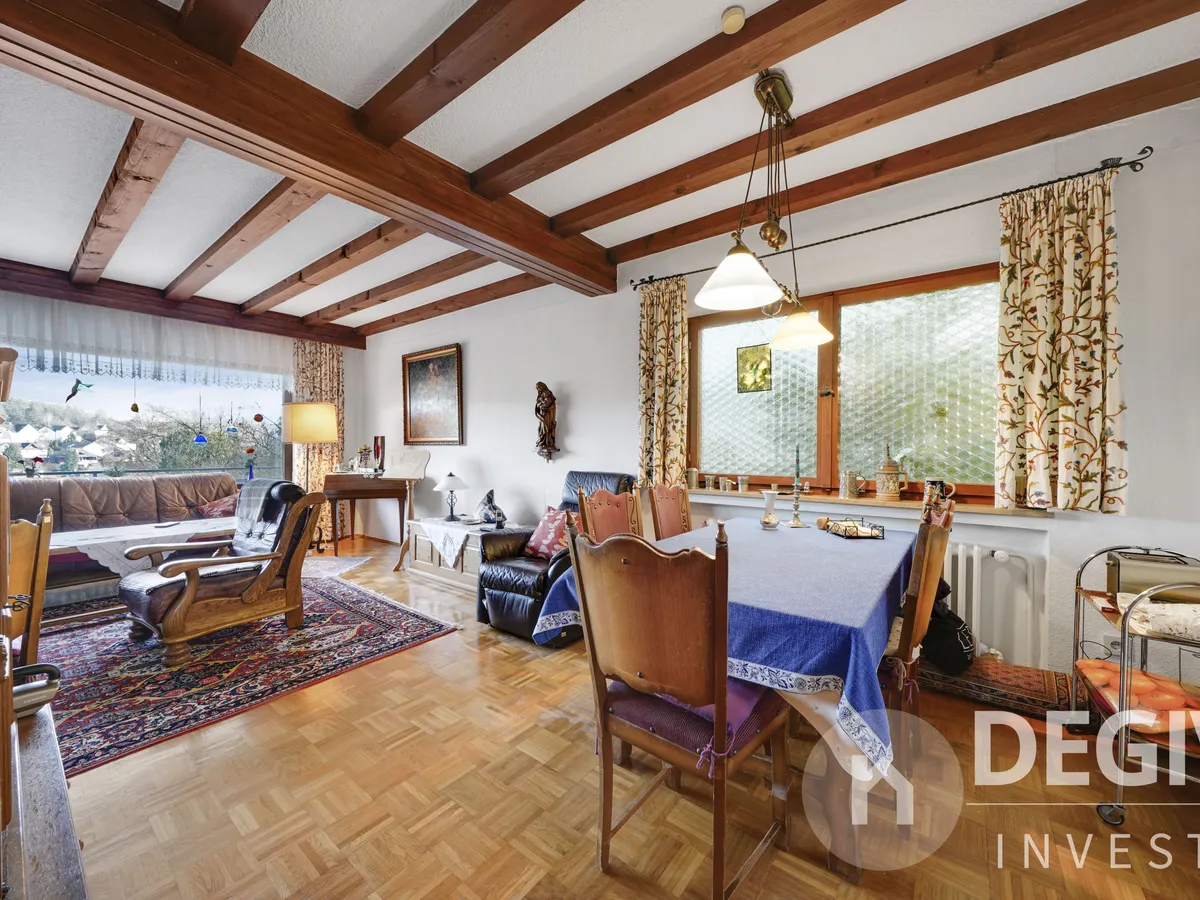 Wohn-Essbereich mit Holzbalkendecke