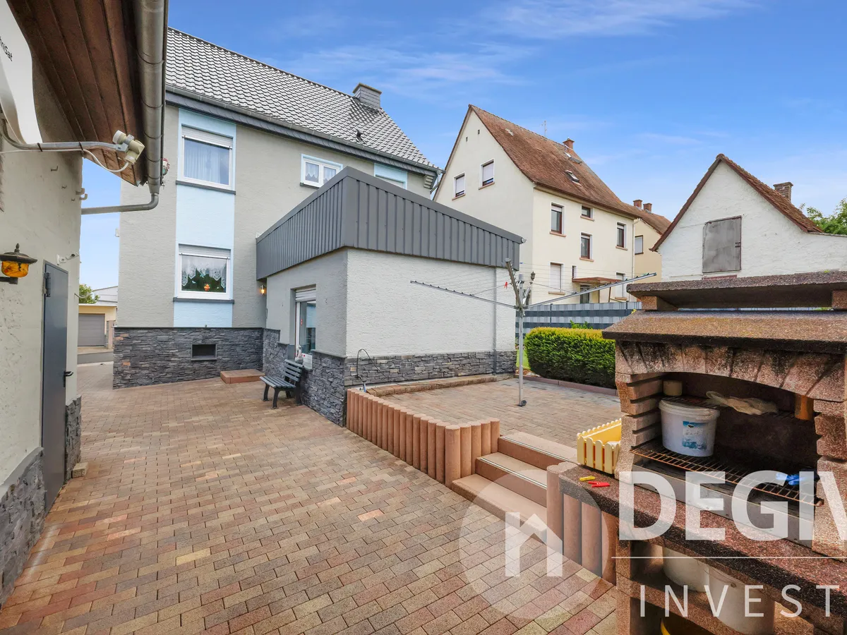 Innenhof mit Grillplatz