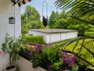 Balkon mit Blick auf die Garagen