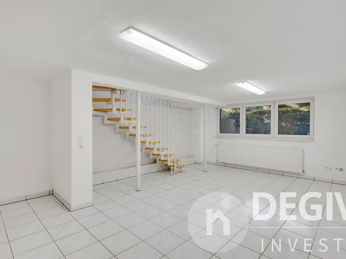 UG mit Treppenaufgang ins EG