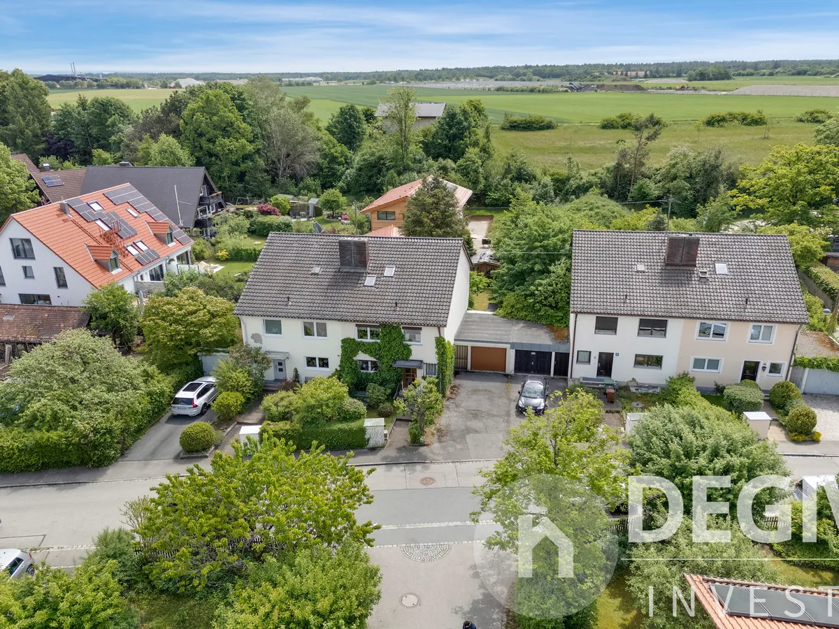 Drohnenaufnahme von Vorne