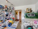 Arbeitszimmer mit historischem grünen Kachelofen