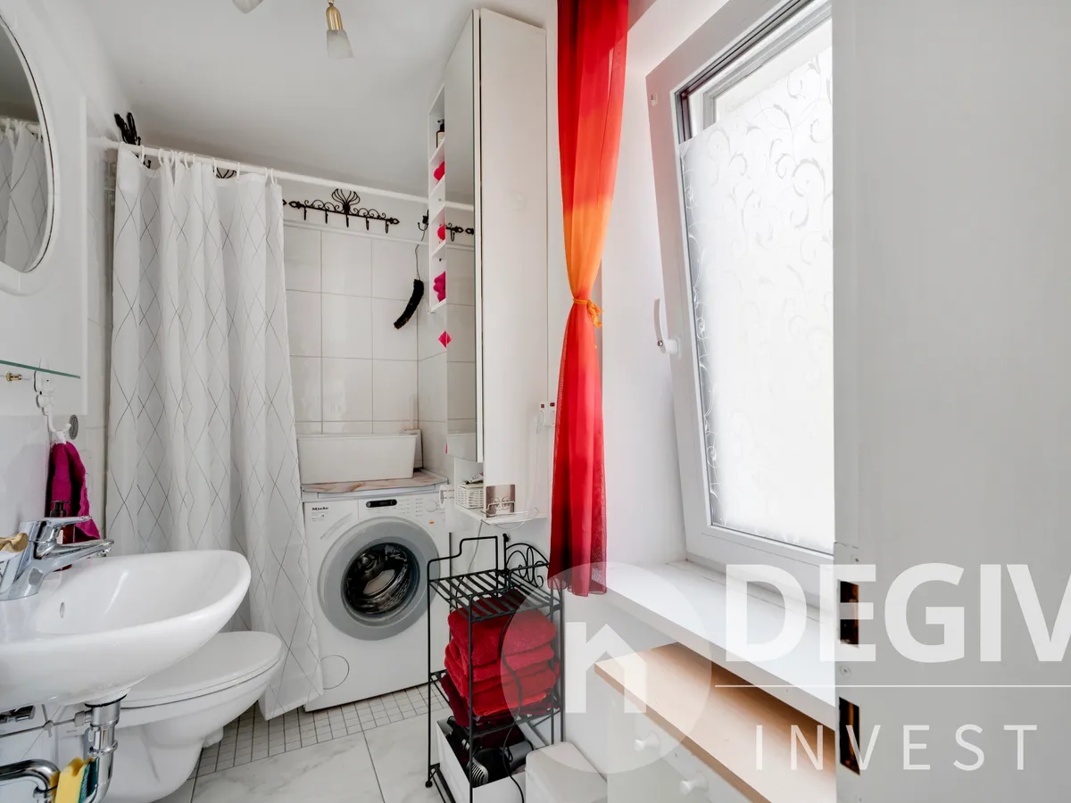Gäste WC EG mit begehbarer Dusche und Waschmaschinenanschluss