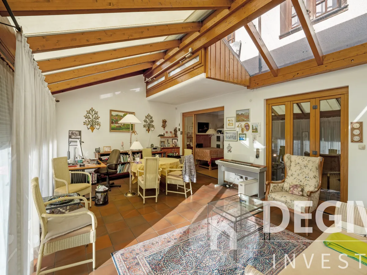 Wintergarten mit Holzbalkendecke