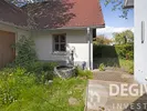 Brunnen und Garage