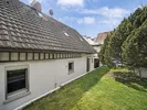 Haus seitlich mit Garten