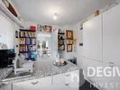 Blick von der Küche ins Wohnzimmer