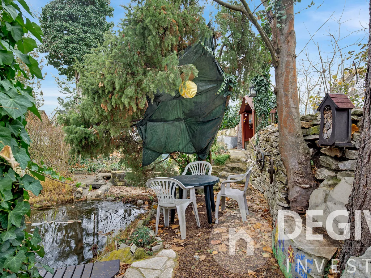 Sitzbereich mit Teich