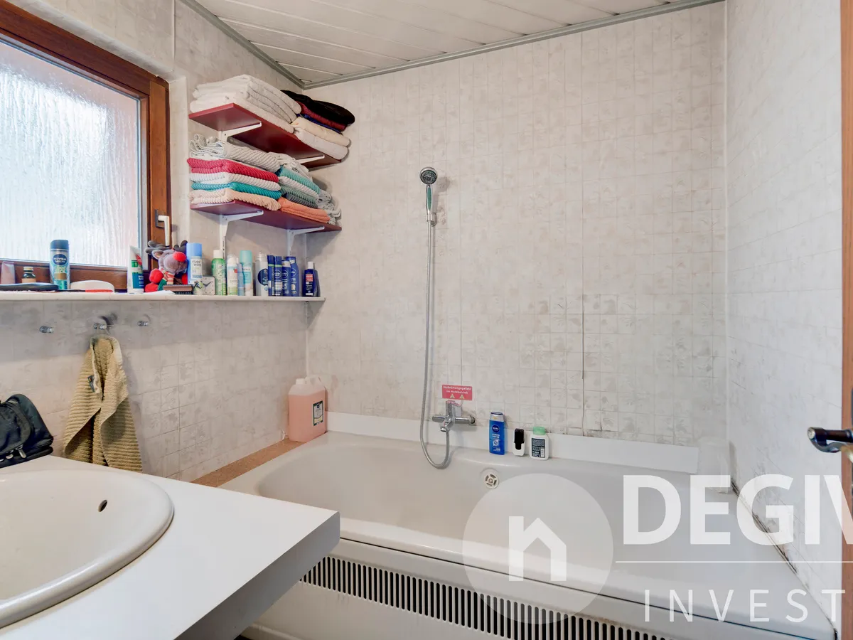 Badezimmer mit Wanne