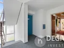Hausflur mit Aufzug und Wohnungsentré