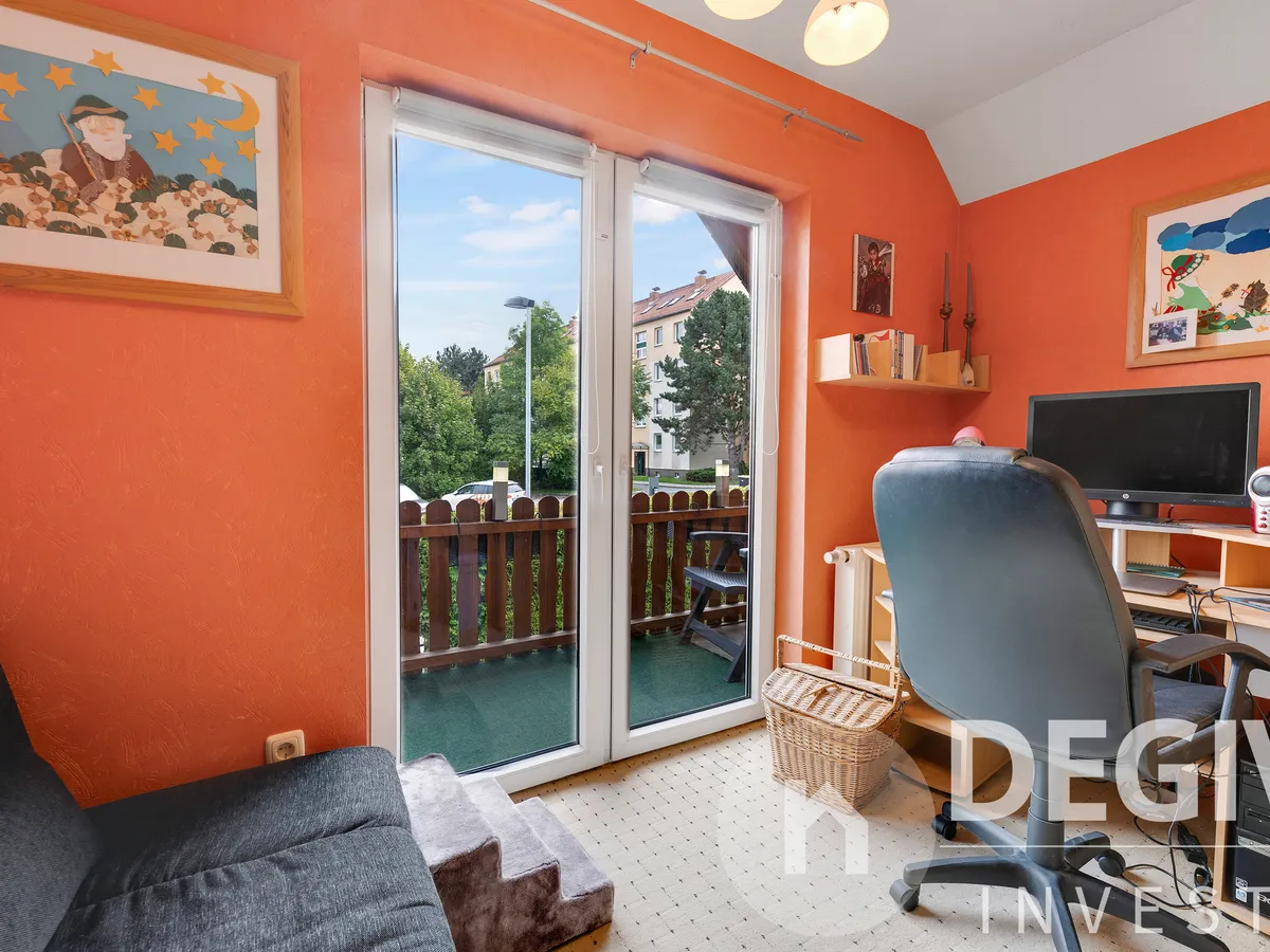 Arbeitszimmer mit Balkon OG