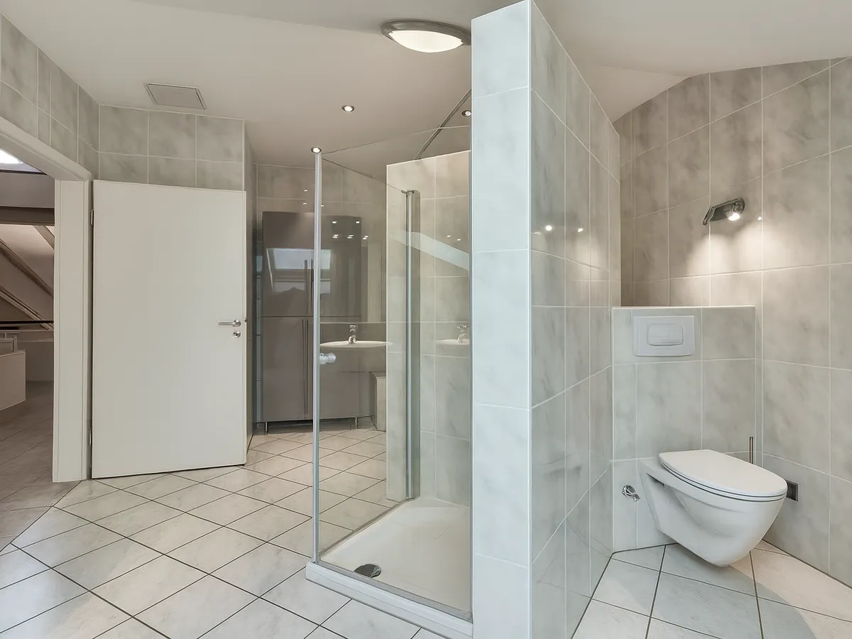  Dusche und Badewanne