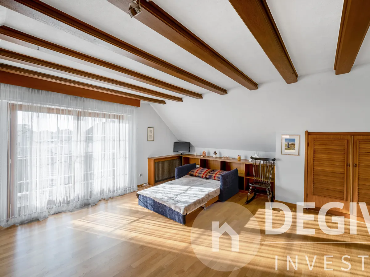 Dachgeschoss – Zimmer mit Balkonzugang