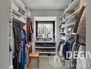 Ankleidezimmer mit großzügigem Stauraum
