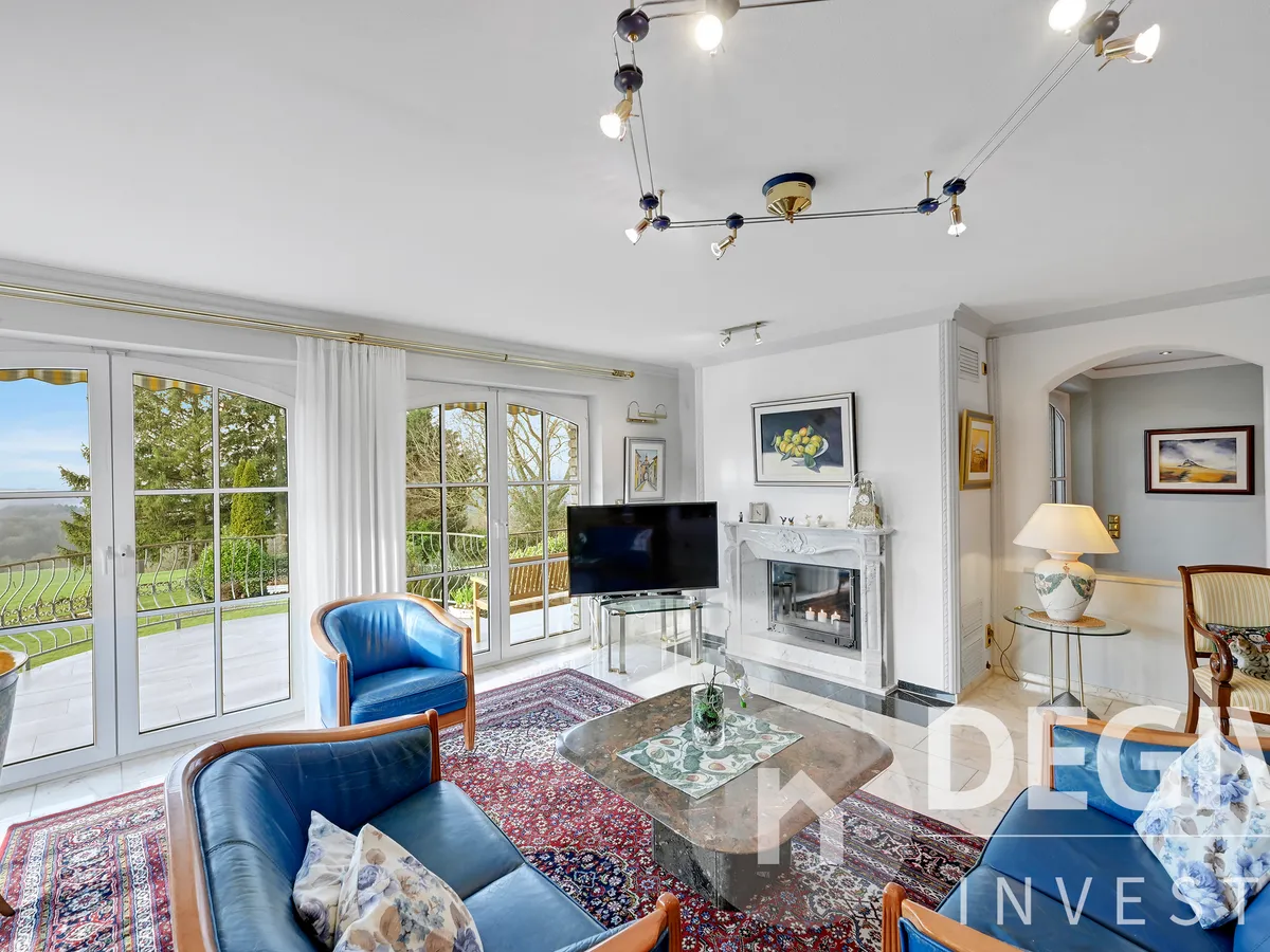 Wohnraum mit Ausblick auf den Garten