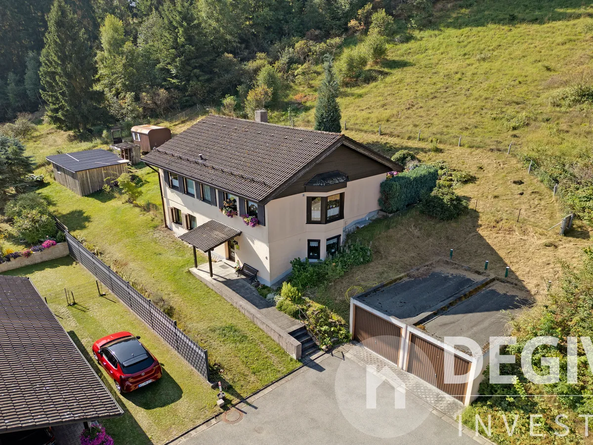 Charmantes Wohnhaus mit Scheune und Doppelgarage in idyllischer Lage