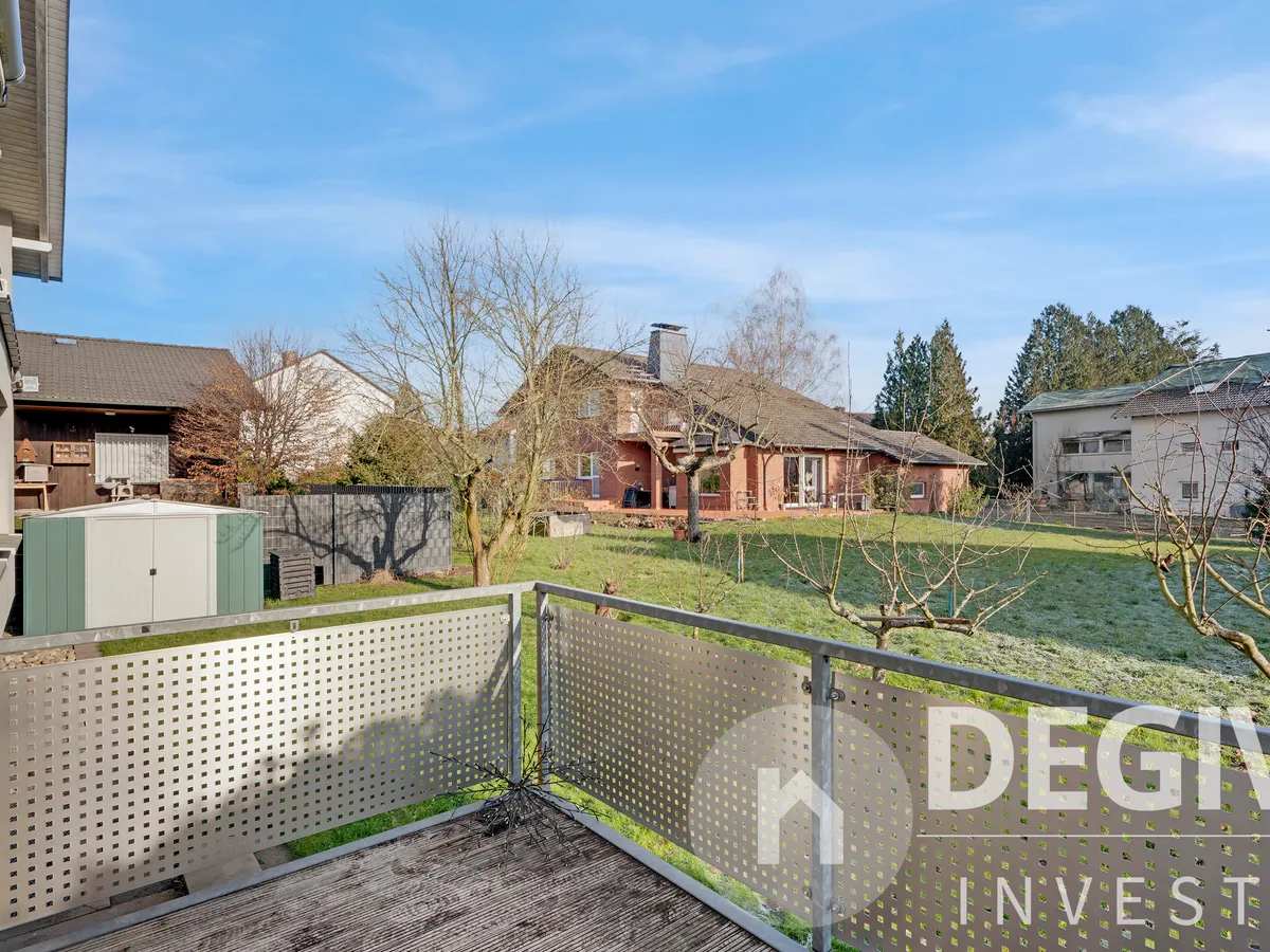 Balkon mit Blick in den Garten