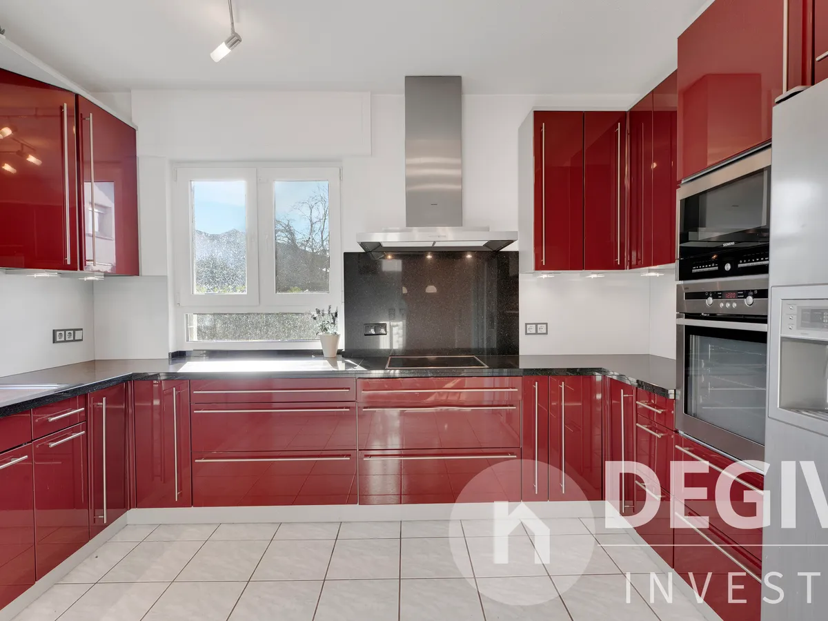 Arbeitsfläche & hochwertige Elektrogeräte