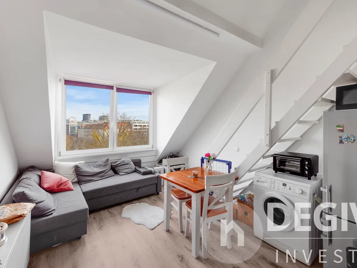 Wohnung 3. Wohnbereich mit Aufgang