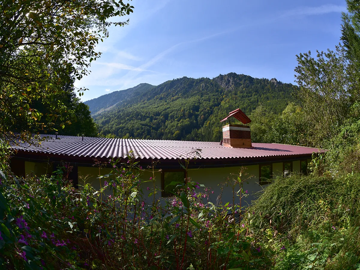 Blick vom Garten über das Haus