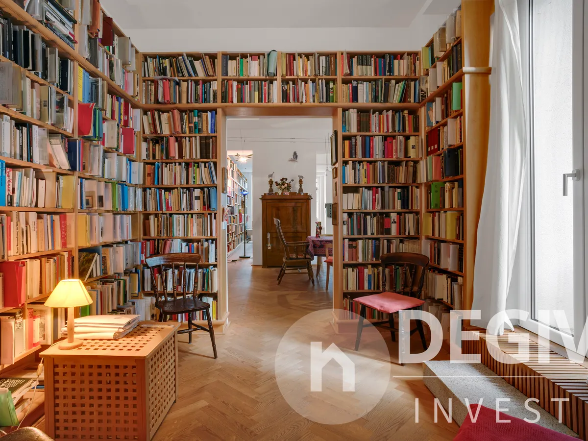 Bibliothek mit Terrassenaustritt