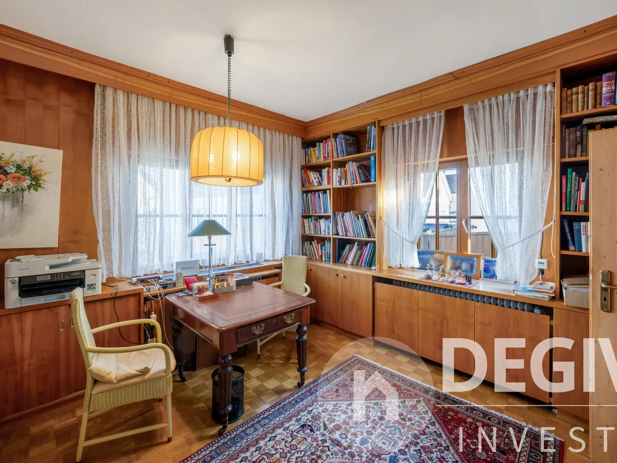 Arbeitszimmer OG mit Holzvertäfelung