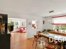 Essbereich mit Blick ins Wohnzimmer