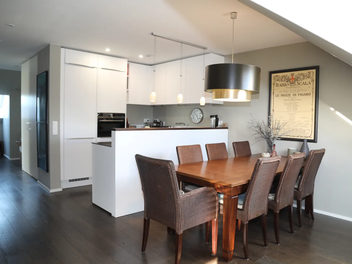 Blick aus dem Wohnzimmer in den Flur 