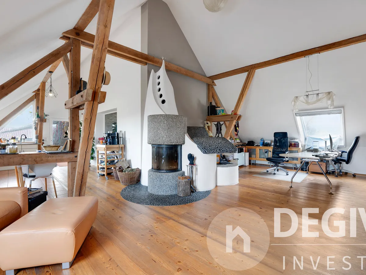 Wohnzimmer mit Kamin