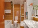 Bad mit Dusche, WC und Badewanne