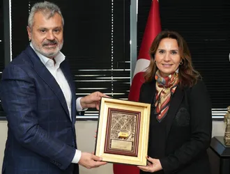 Hatay Büyükşehir Belediye Başkanı Mehmet ÖNTÜRK KAGİDER’e Verdikleri Destek İçin Plaket Takdim Etti!