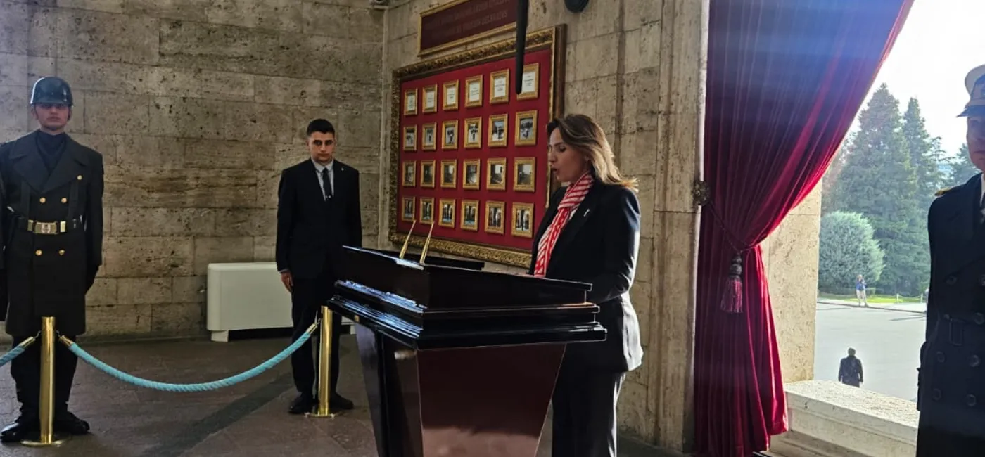 KAGİDER BAŞKANI ESRA BEZİRCİOĞLU LİDERLİĞİNDE KAGİDER YÖNETİM KURULU ÜYELERİ ANITKABİR ZİYARETİ 