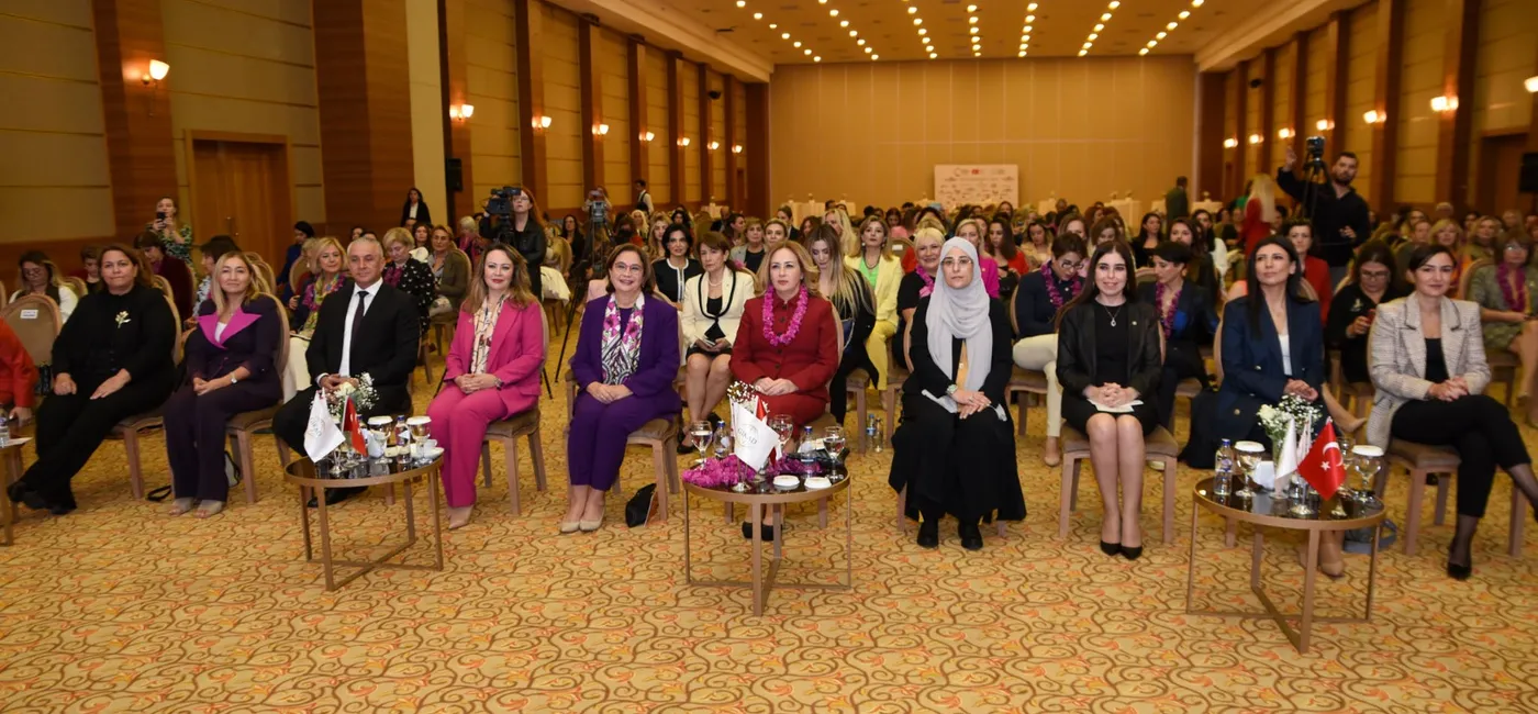 "İş'te Kadınlar 2. Zirvesi" "Girişimcilikte Sürdürülebilirlik" ana temasıyla Kıbrıs'ta düzenlendi