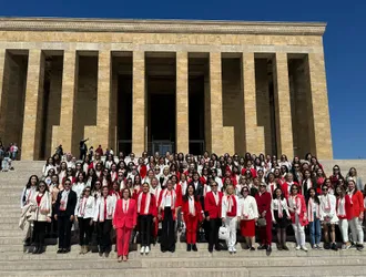 Türkiye Kadın Girişimciler Derneği (KAGİDER) 19 Mayıs Öncesi Kadın Girişimci Üyeleri ve “Geleceğin Kadın Liderleri” Projesinden Mezun Olan 100 Genç Kadınla Anıtkabir’i Ziyaret Etti