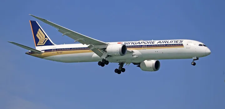 Terrifying Turbulence: Singapore Airlines Flight Encounters Rough Skies